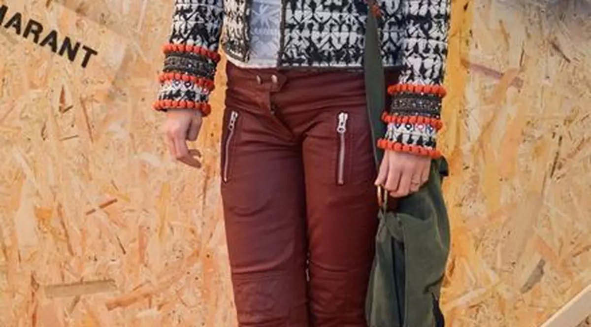 A PĂŢIT-O! S-a dus SĂ CUMPERE HAINE, dar a RĂMAS FĂRĂ CE AVEA PE EA