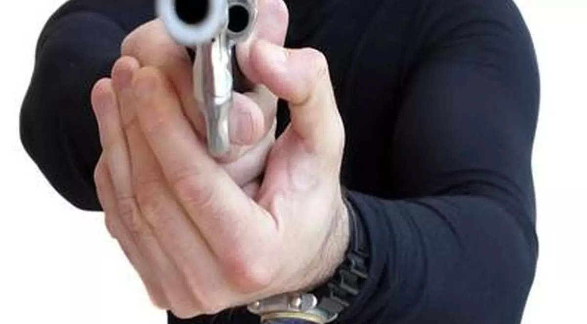 UPDATE: Doi suspecți în cazul jafului la un amanet din București, prinși în județul Călărași