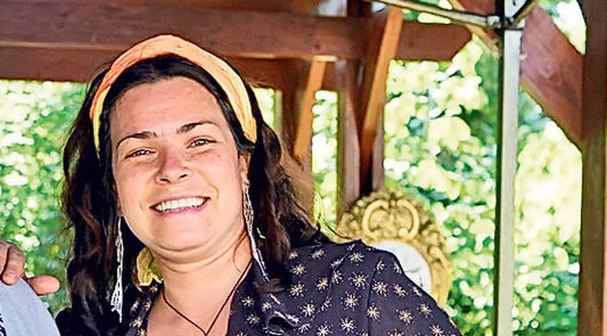 O VEDETĂ DE LA NOI A DEVENIT DIN NOU MAMĂ. Ce artistă A NĂSCUT AZI DIMINEAŢĂ o fetiţă