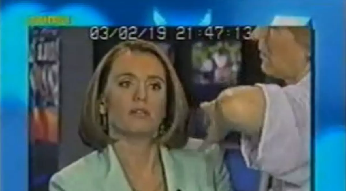 Andreea Esca nu i-a iertat nici acum pe Huidu şi Găinuşă:  «E ca şi cum eu te-am prins pe tine la baie făcând pipi înainte să intri în jurnal şi am dat pe post»