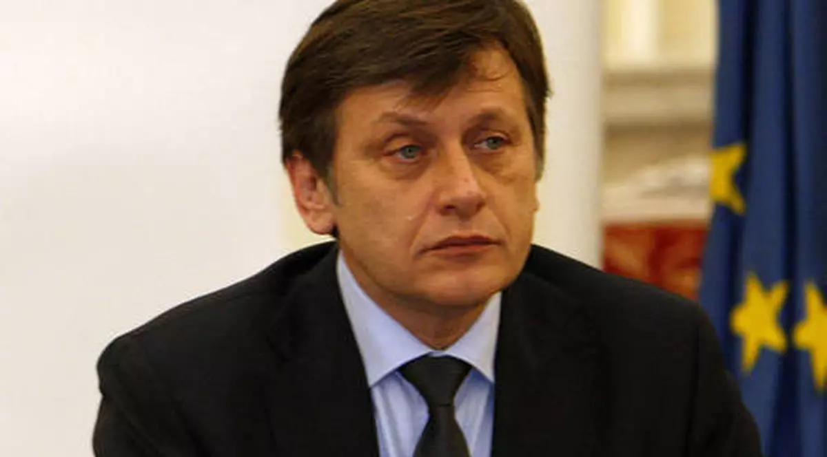 VESTE TERIBILĂ pentru Crin Antonescu! Vezi ce ar putea păţi dacă va PIERDE ALEGERILE PREZIDENŢIELE