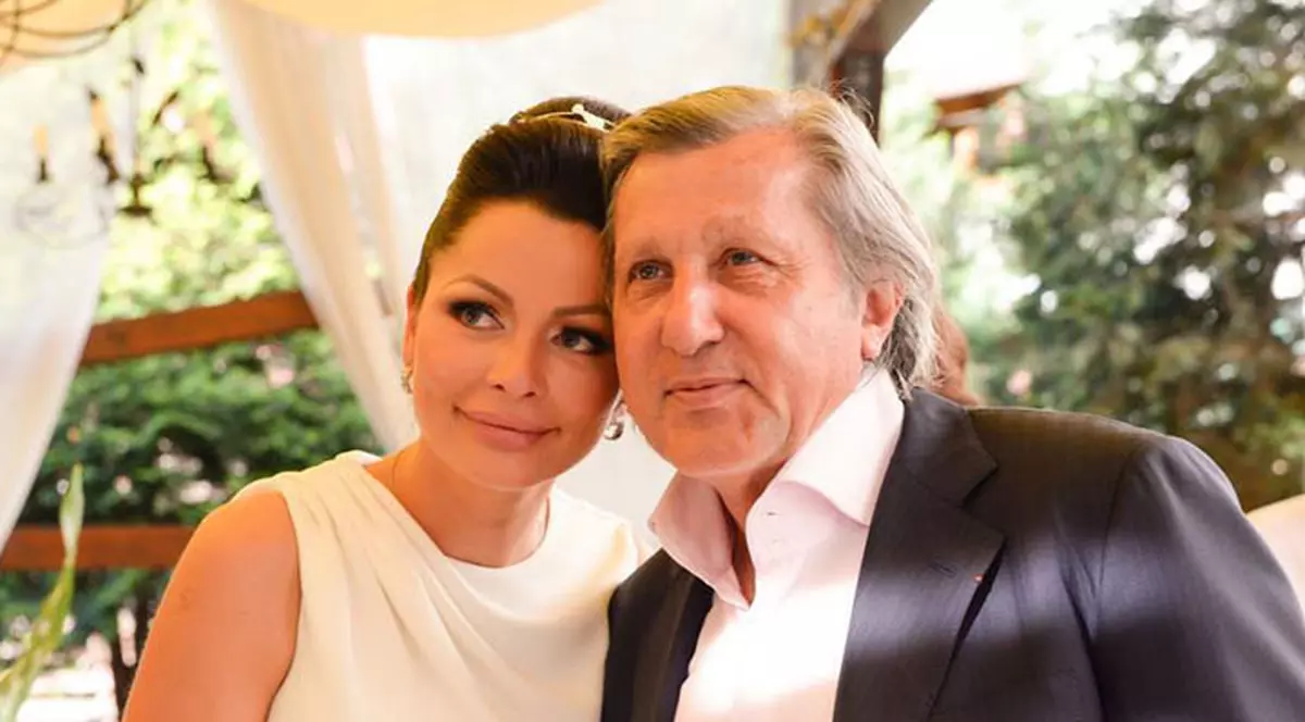 “Am decis împreună cu soțul meu să mergem mai departe, ieri a fost ultima dată când am vorbit despre orice subiect care are legatura cu filmarea respectivă. De aceea, o să-i respect dorința, pentru că și el a promis că va fi așa cum trebuie”, a declarat, pentru Libertatea, Brigitte Sfăt.