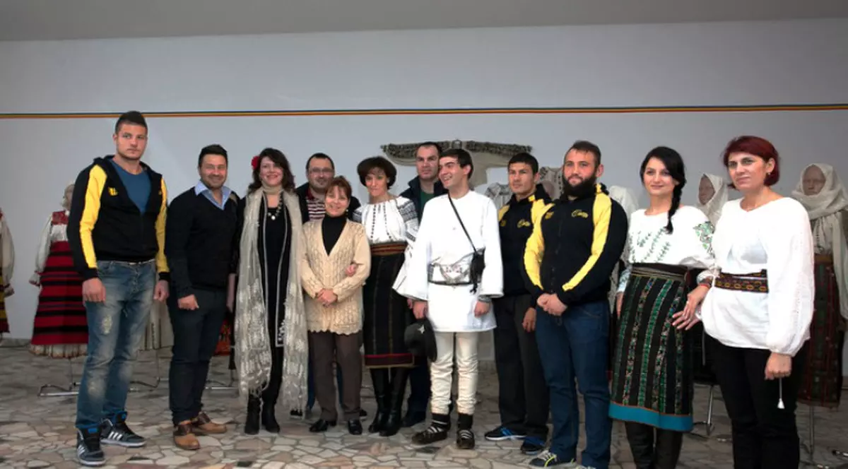 Componenţii naţionalei de rugby au participat la inaugurarea unei expoziţii. “3 culori – aşa cum le-au purtat ai noştri”