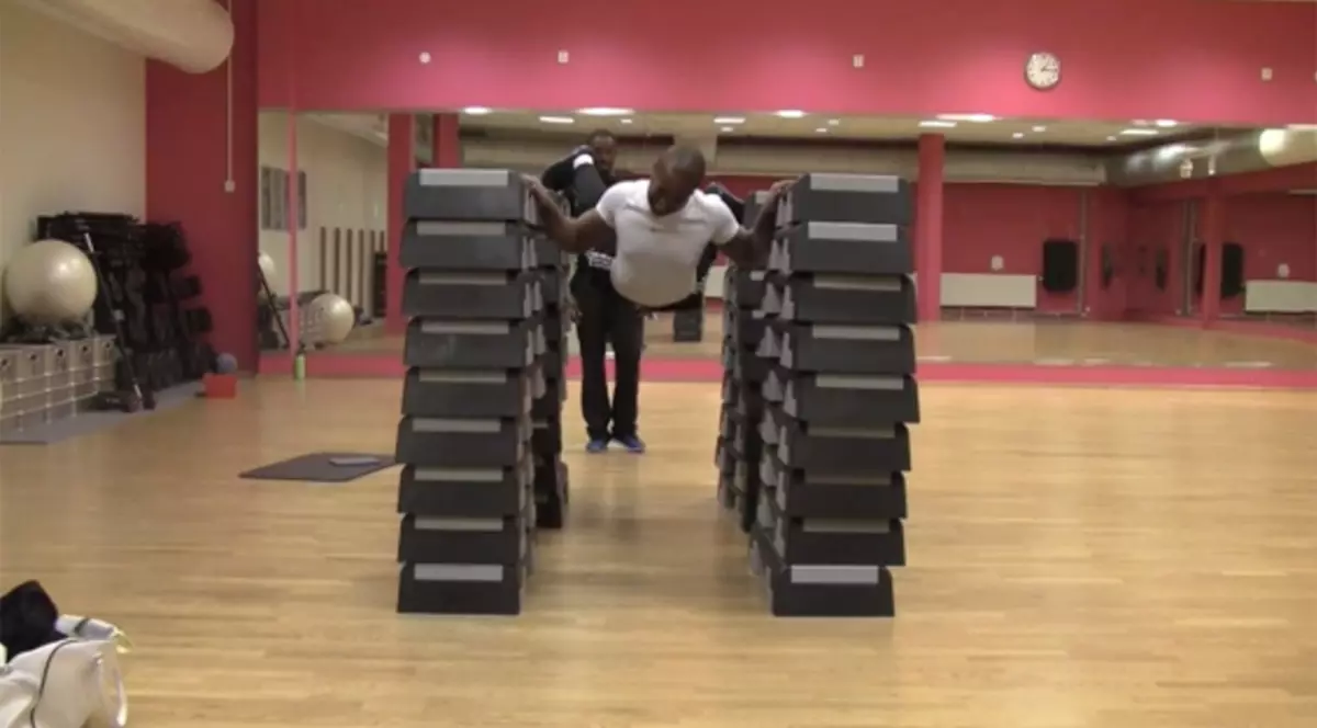 Flotări EXTREME. Uite care e cea mai nouă mișcare la sală | VIDEO