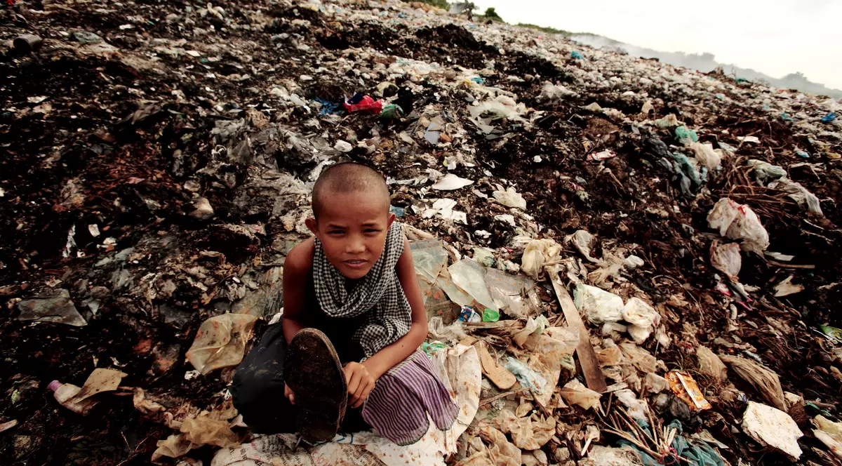 Injecţii cu HIV, GEST EXTREM PENTRU AJUTORUL DE LA STAT