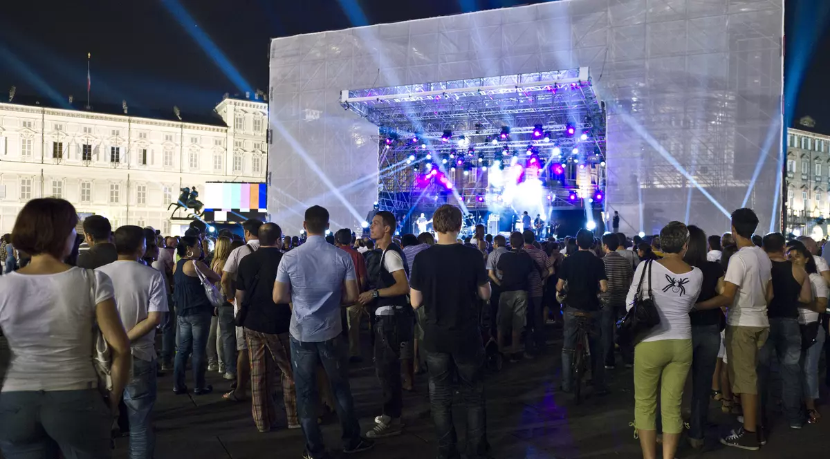 Black Friday 2013. Reduceri de 75% la cele mai importante CONCERTE ale sfârşitului de an