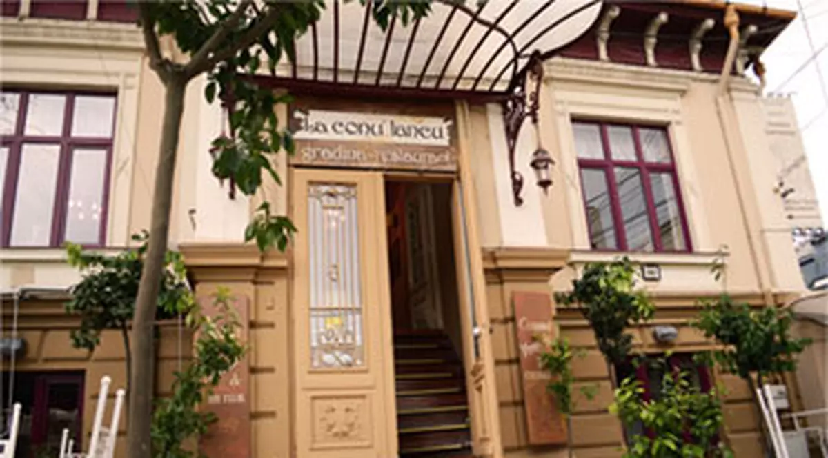 Ciocoiu şi-a deschis grădină-restaurant în buricul Bucureştiului