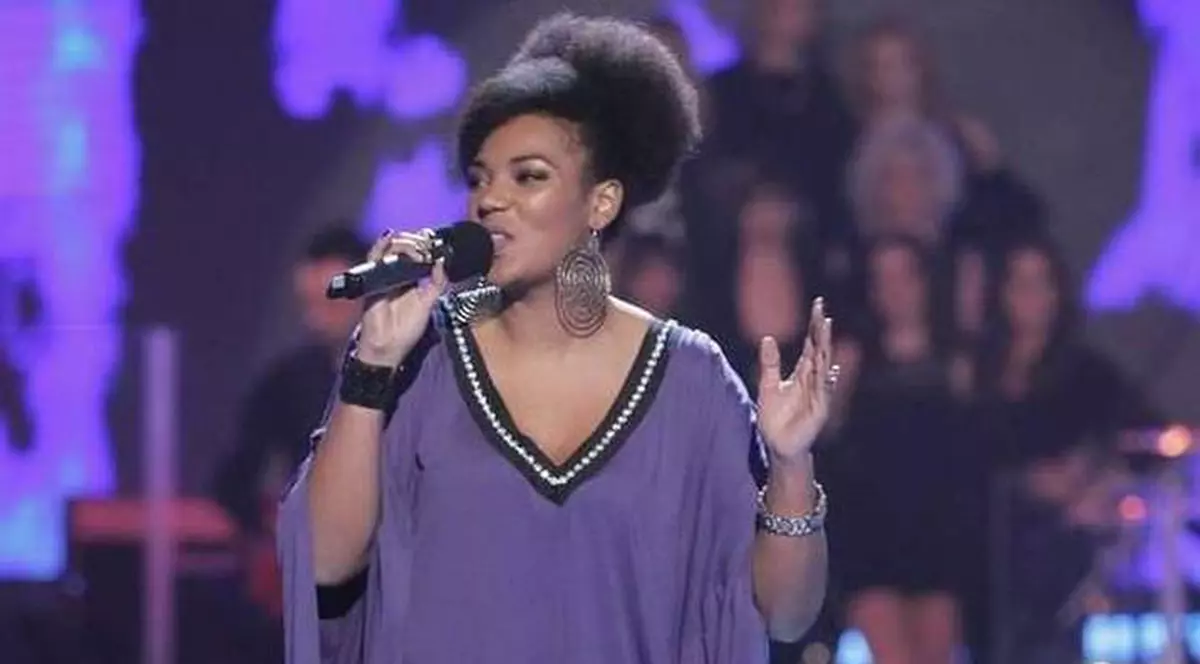 JULIE MAYAYA s-a întors! Iată ce apariţie de SENZAŢIE A AVUT "Vocea României"! FOTO ÎN ARTICOL