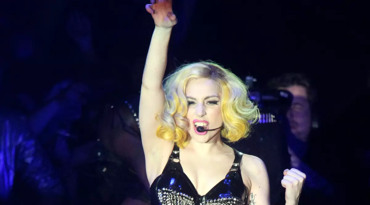 Lady Gaga: „Fumam câte 15 jointuri pe zi"