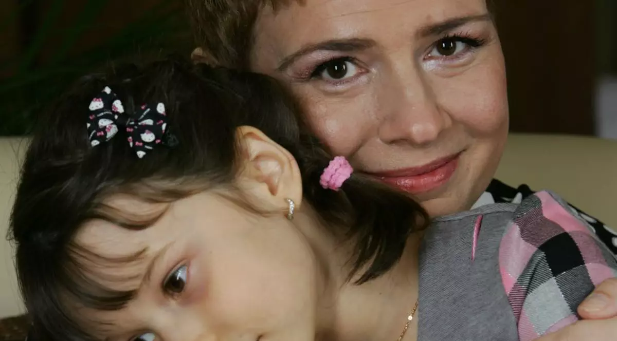 VORBELE EMOŢIONANTE pe care TEO le are pentru FIICA EI, MAIA! ÎŢI înmoaie SUFLETUL!
