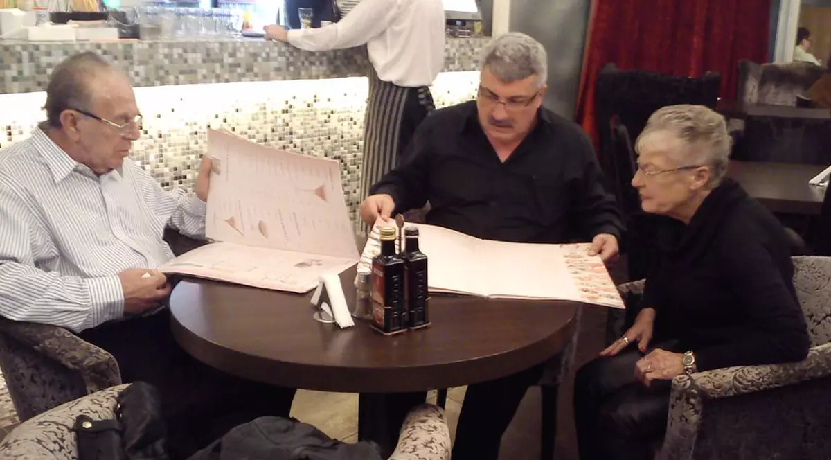 EXCLUSIV | PRIGOANĂ i-a scos la restaurant pe unchii ADRIANEI BAHMUŢEANU