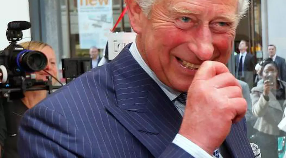 A fost toată viaţa pregătit să devină REGE, dar azi iese LA PENSIE fără să fi fost o zi MONARH! Vezi CE BANI VA CÂŞTIGA şi ce va face Prinţul Charles de aici înainte!