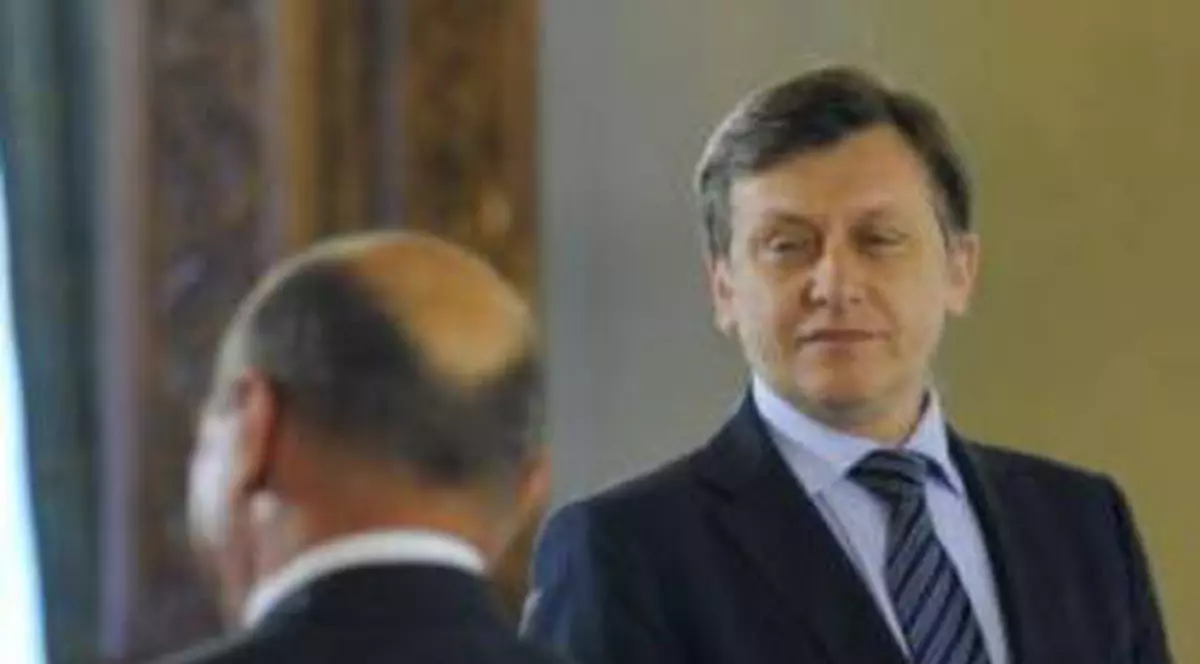 MISTERUL COLABORĂRII dintre Traian Băsescu şi Crin Antonescu a fost elucidat! Vezi ce SE ASCUNDE CU ADEVĂRAT în spatele aparentei apropieri a celor doi