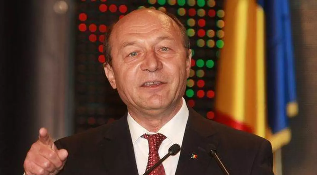 TRAIAN BĂSESCU, DESPRE PREMIERUL VICTOR PONTA: "A FOST LA ÎNĂLŢIMEA FUNCŢIEI, A REUŞIT SĂ SE ÎNCURCE CA UN ADOLESCENT!"