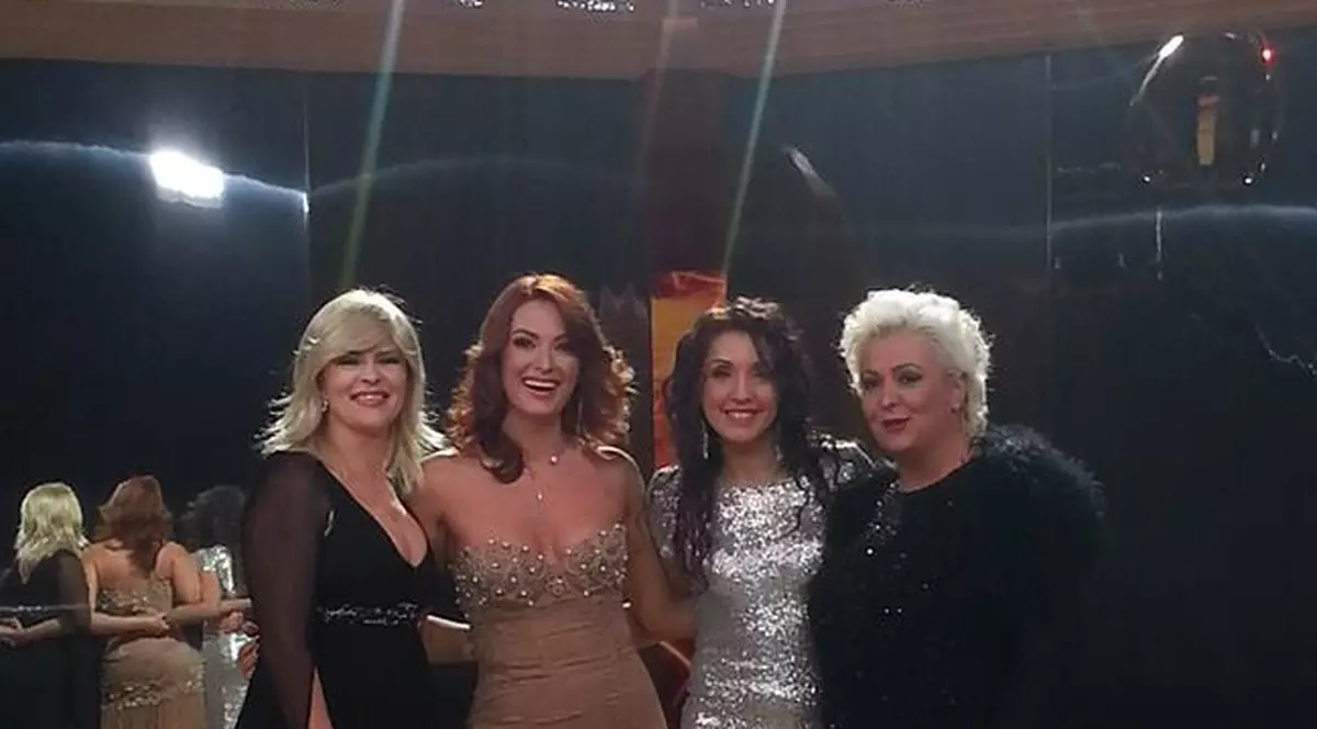 S-AU DAT DE GOL! Anca Ţurcaşiu, Monica Anghel, Nicoleta "Nico" Matei şi Sanda Ladoşi FILMEAZĂ PENTRU REVELION