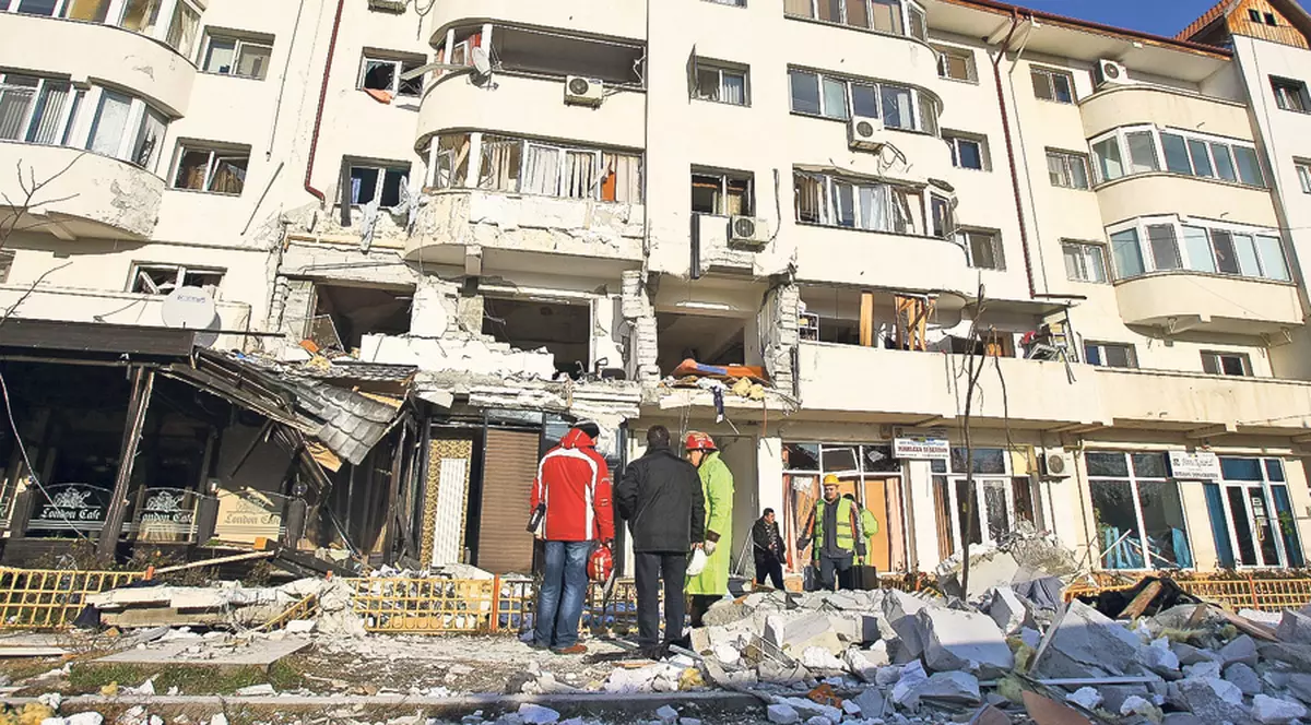 Locuitorii «blocului-fantomă» au din nou gaze