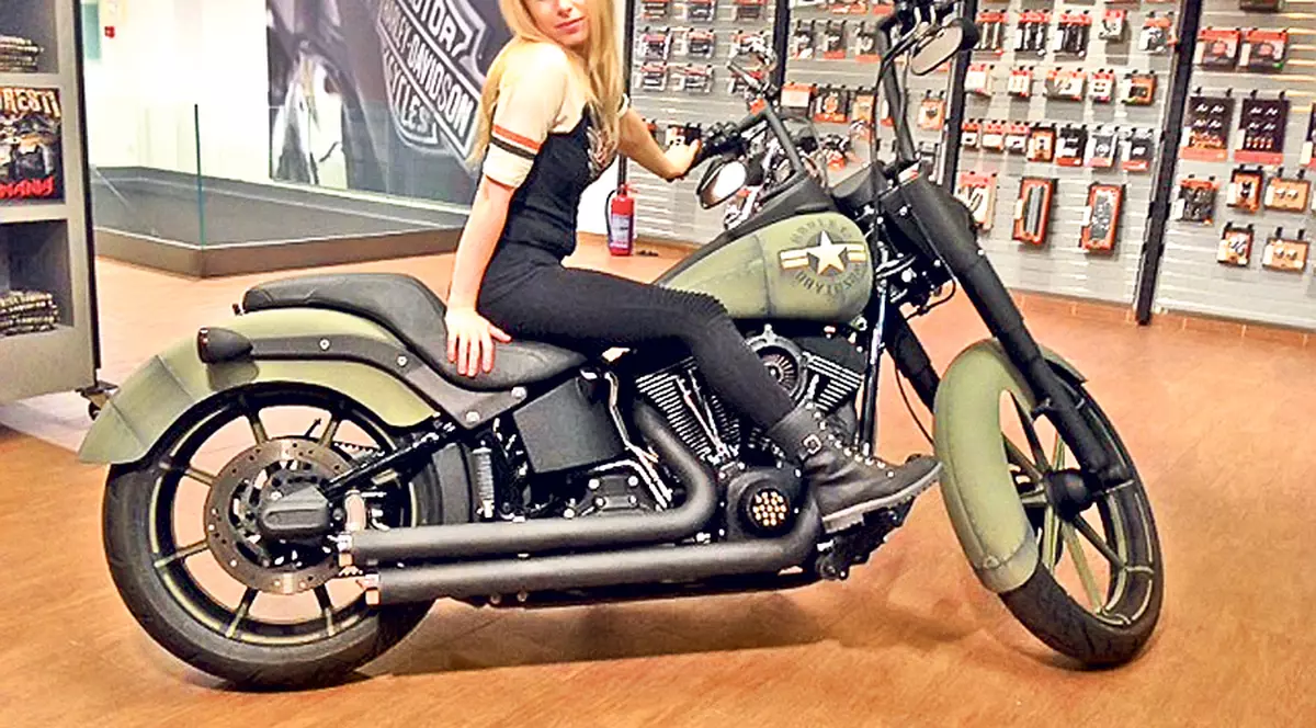 «Urinela» i-a făcut să-și cumpere motoare! FOTO