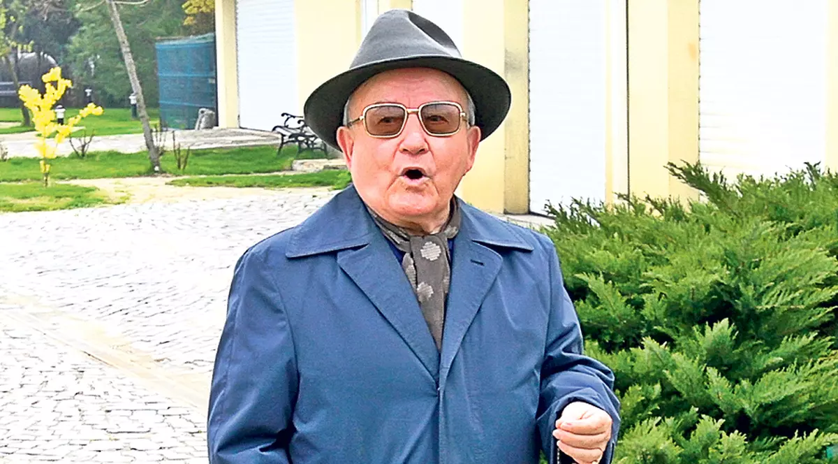 Ca să aibă bani s-o întreţină pe tinerica Alexandra Hodiş, tatăl lui Irinel Columbeanu joacă la Bingo ca să-şi ajute fiul