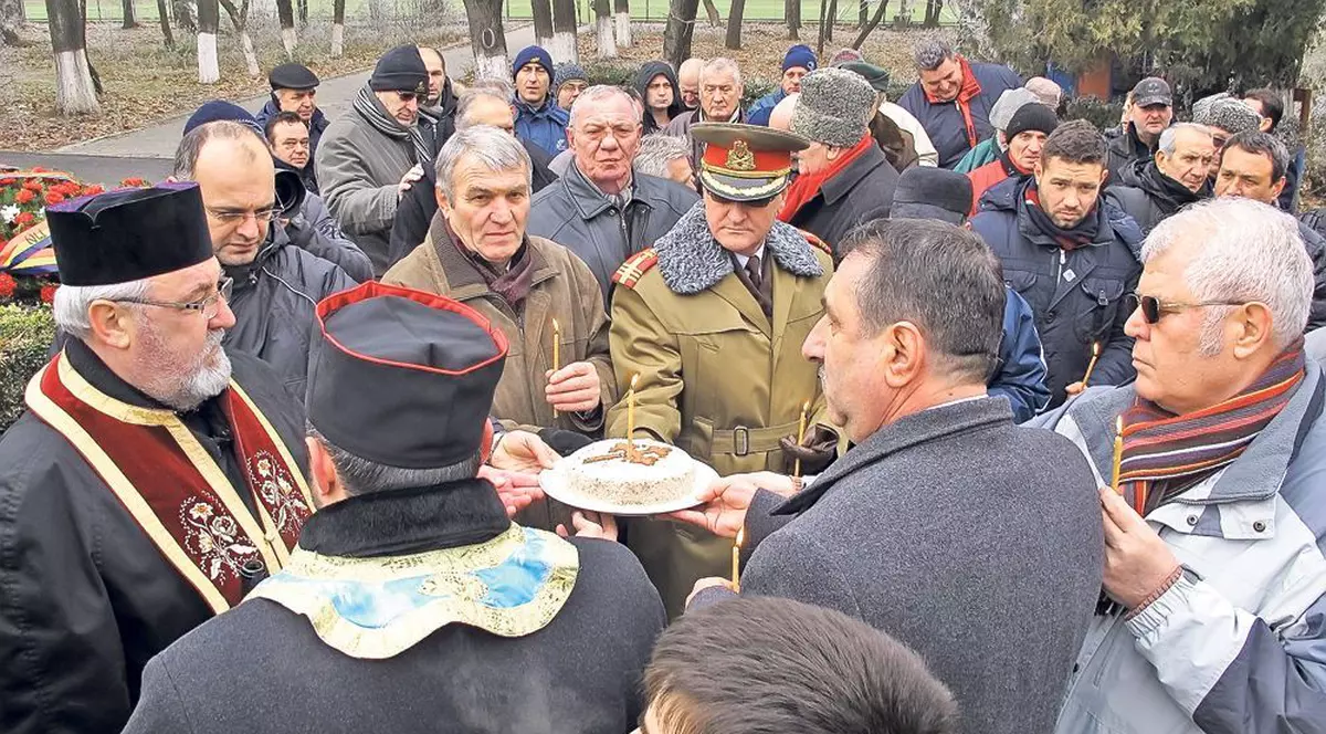 Pentru onor, prezentaţi arm’! Steaua i-a comemorat pe cei doi mari internaţionali ucişi în decembrie 1989