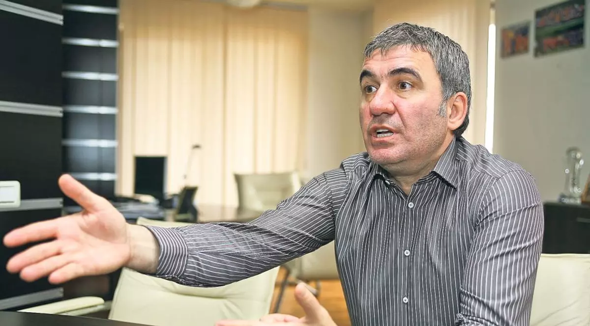 «Regele» şi Pinalti se bat pe un copil!