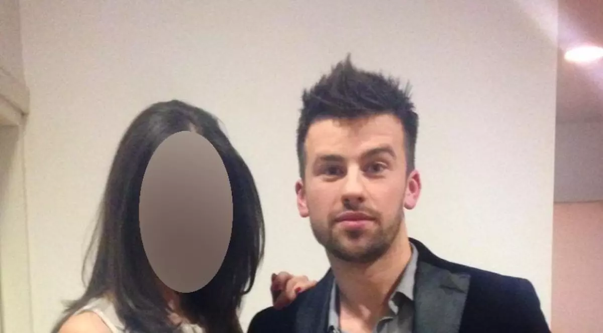 LÂNGĂ CE BRUNETĂ FOCOASĂ S-A FOTOGRAFIAT MARELE CÂŞTIGĂTOR DE LA "X FACTOR"! MULŢI BĂRBAŢI AR VREA SĂ FIE ÎN LOCUL LUI!
