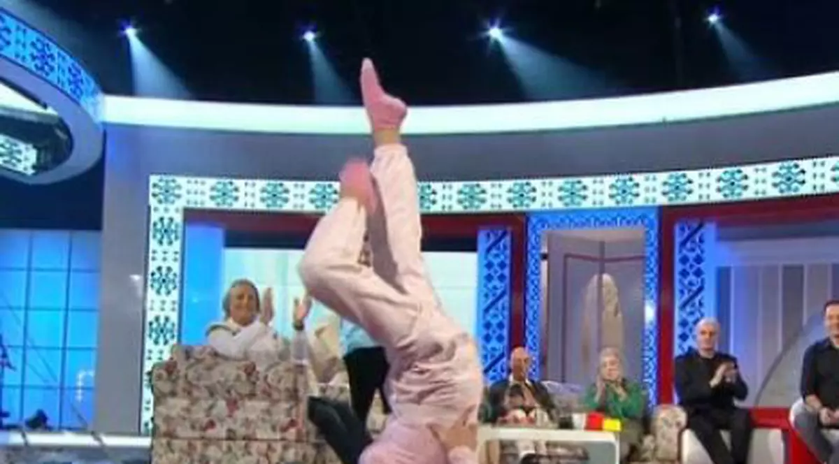 DE NECREZUT! La 77 de ani, Marina Voica DĂ CLASĂ puştoaicelor! Uite-o cum face LUMÂNAREA! FOTO 