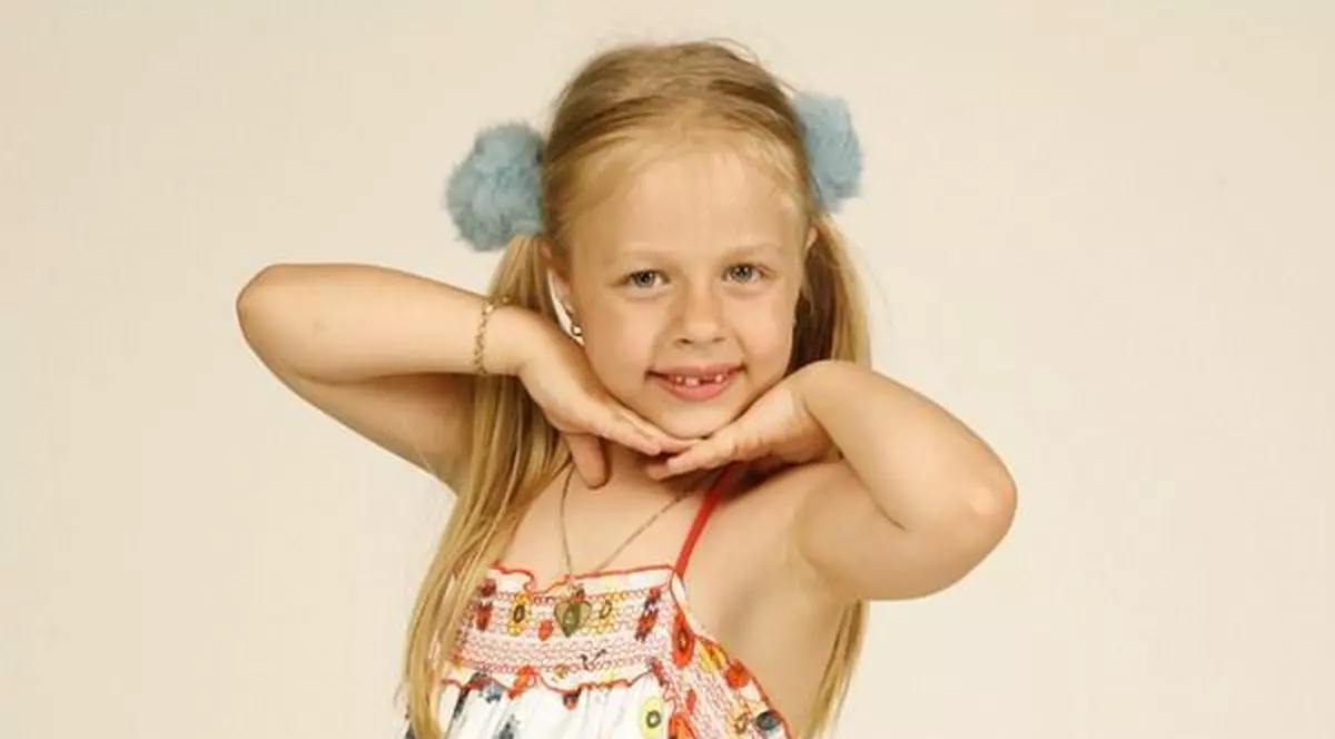 Ţi-o mai aminteşti pe micuţa Carina din "Îngeraşii"? Vezi ce mult a crescut şi ce frumoasă s-a făcut! FOTO