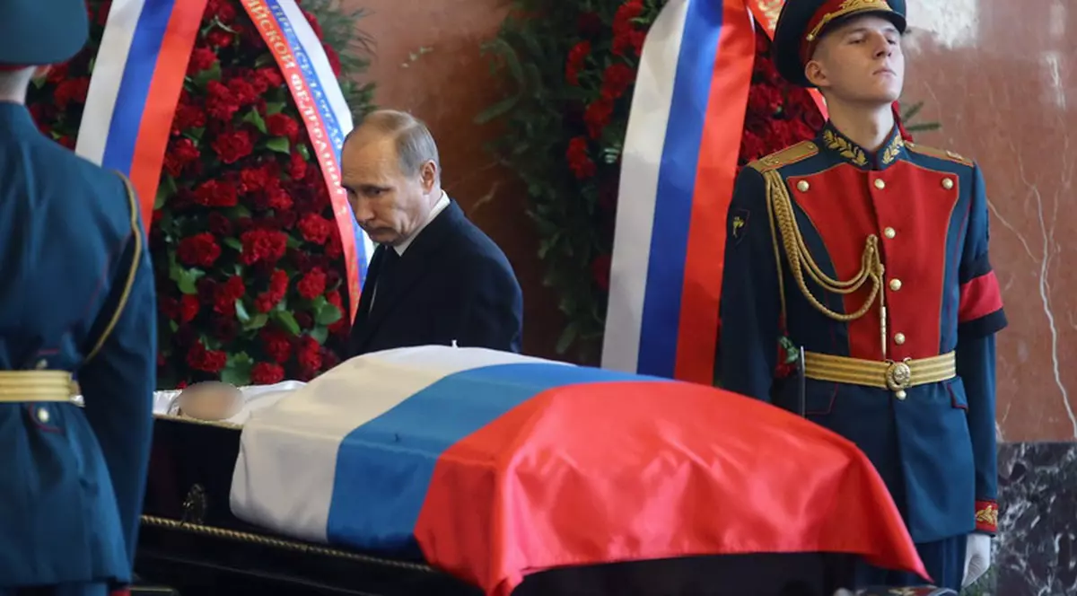 FUNERALII GRANDIOASE pentru Kalaşnikov, inventatorul puştii AK-47! Va fi înmormântat într-un CIMITIR UNIC ÎN LUME! Foto