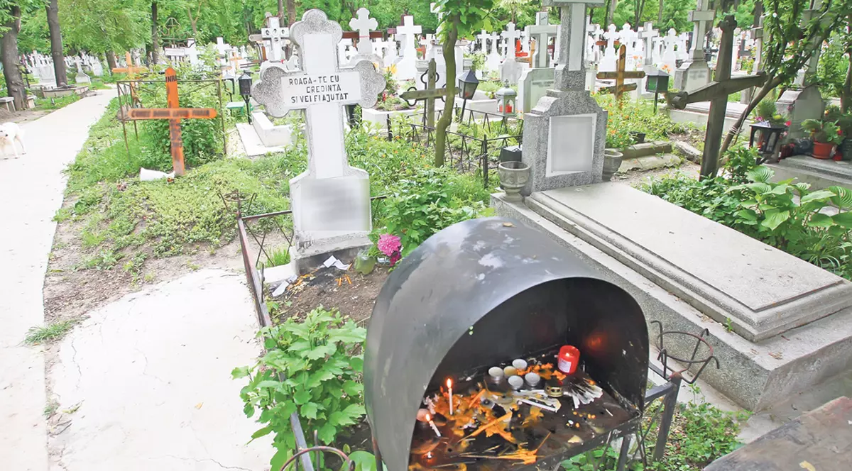 Medicii și polițiștii luau câte 700 de lei șpagă ca să ofere ponturi mafiei morților