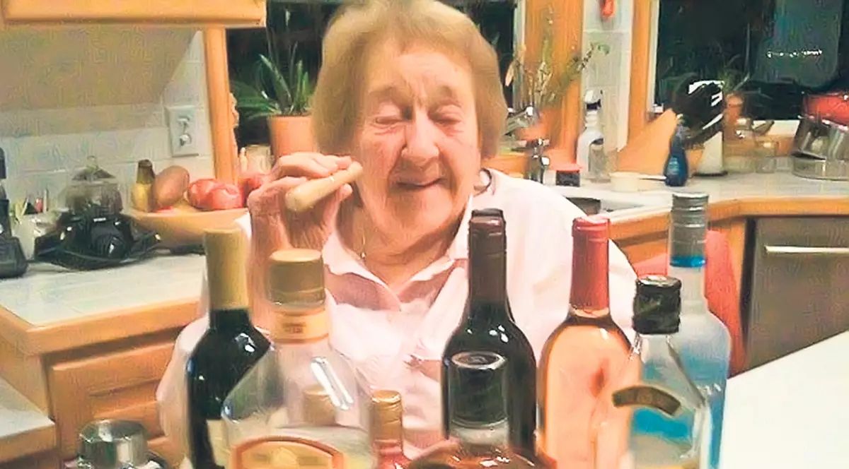 A sărbătorit cei 103 ani cu un tatuaj, whisky şi... marijuana