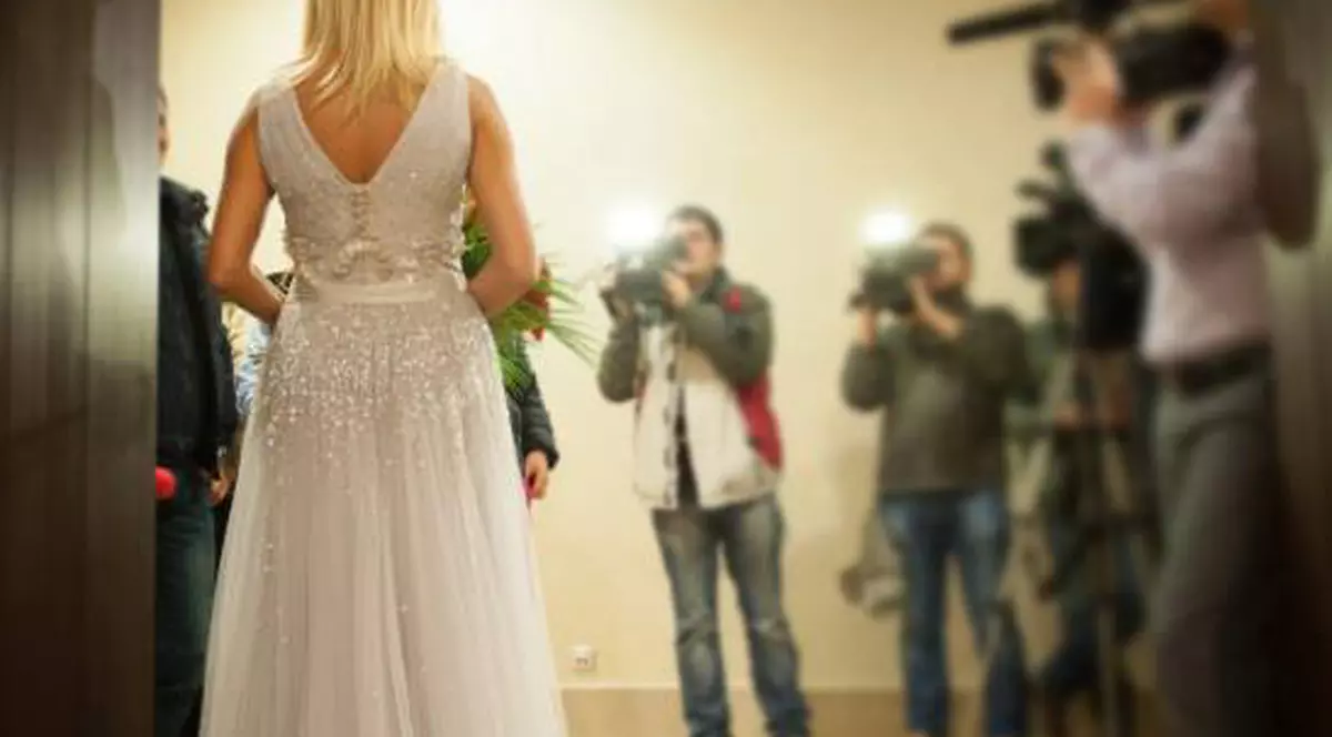 Elena Udrea, MIREASĂ DE ZIUA EI! Iată CE ROCHIE A ALES SĂ POARTE | FOTO