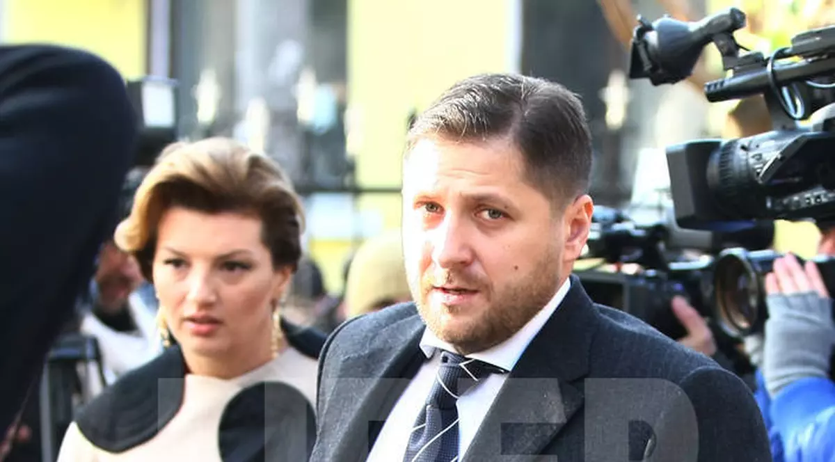 BAT CLOPOTELE DE NUNTĂ? Ioana Băsescu, CERUTĂ ÎN CĂSĂTORIE de iubitul ei