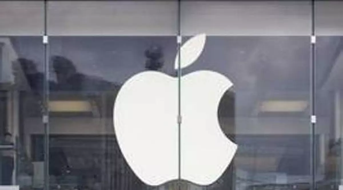 Apple și-a mutat subsidiarele din Irlanda în Jersey. Logo Apple la un Apple Store