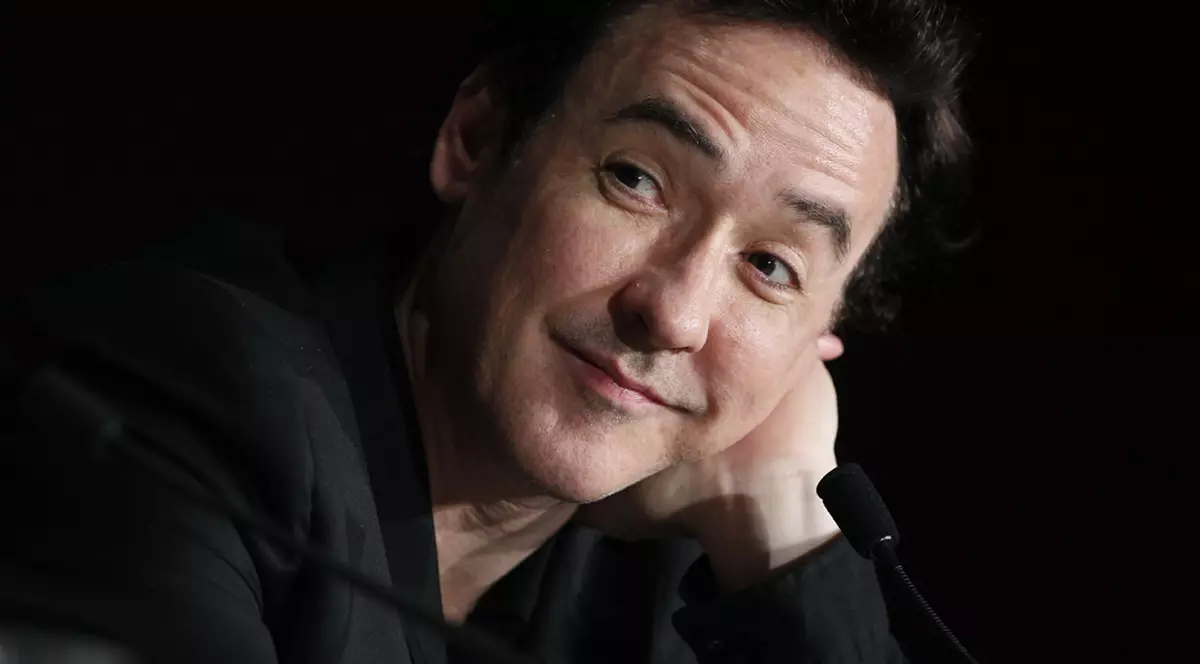 Actorul John Cusack, atacat de poliţişti în timp ce filma protestele din Chicago