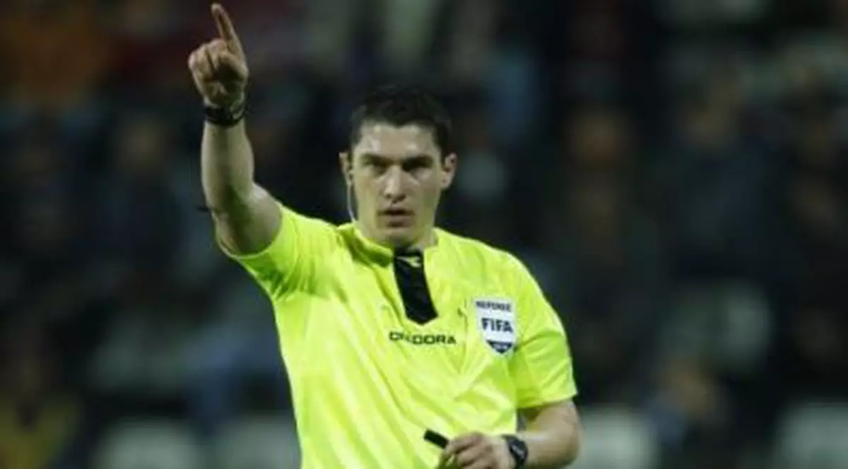 Doi arbitri români, delegaţi la meciuri din cupele europene