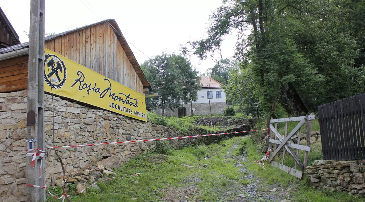 LOVITURĂ DE TEATRU! Roşia Montană Gold Corporation, URMĂRITĂ PENAL