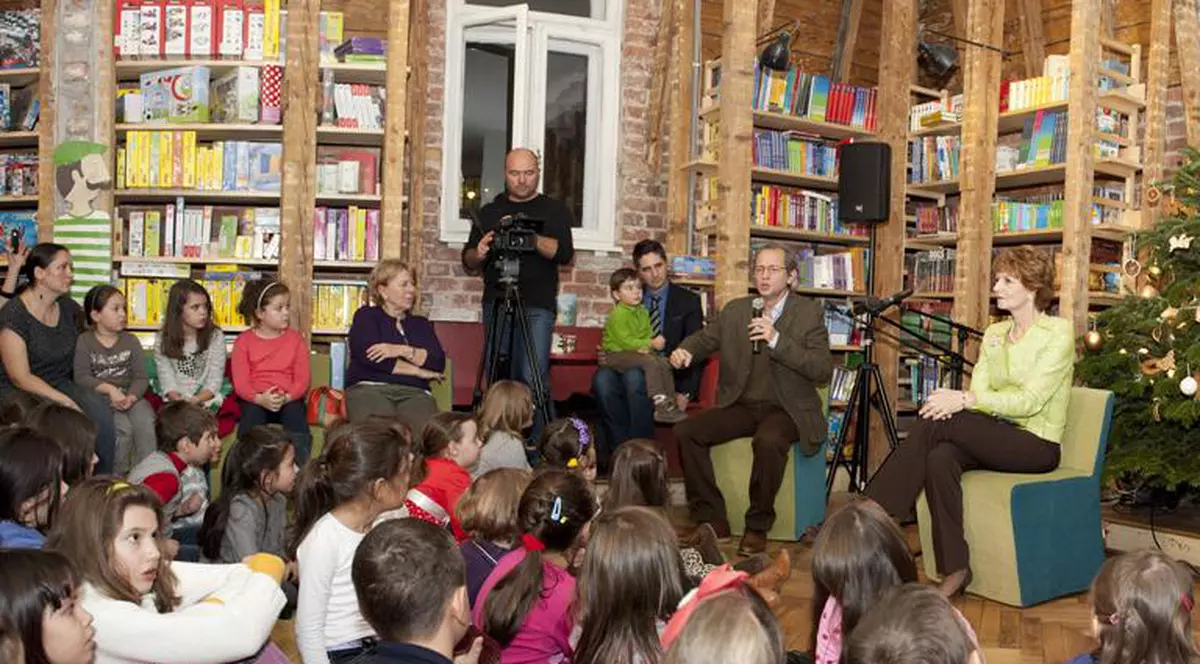 Alteţa Sa Regală Principesa Margareta, povestitor pentru zeci de prichindei