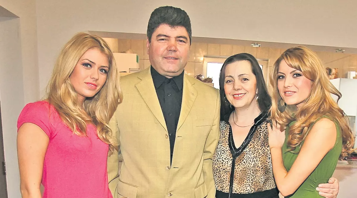 Elena Gheorghe şi Monica Colceriu, fete de preot, se întorc acasă, de sărbători