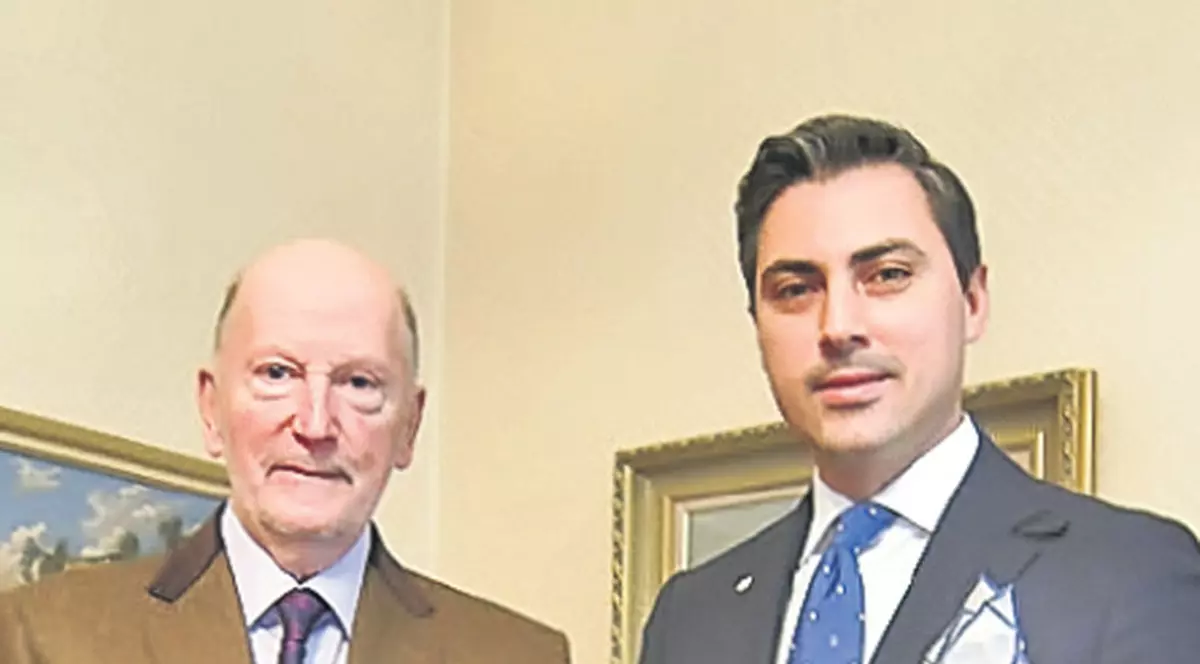 Alexandru Ciucu îl îmbracă şi pe regele Simeon al bulgarilor