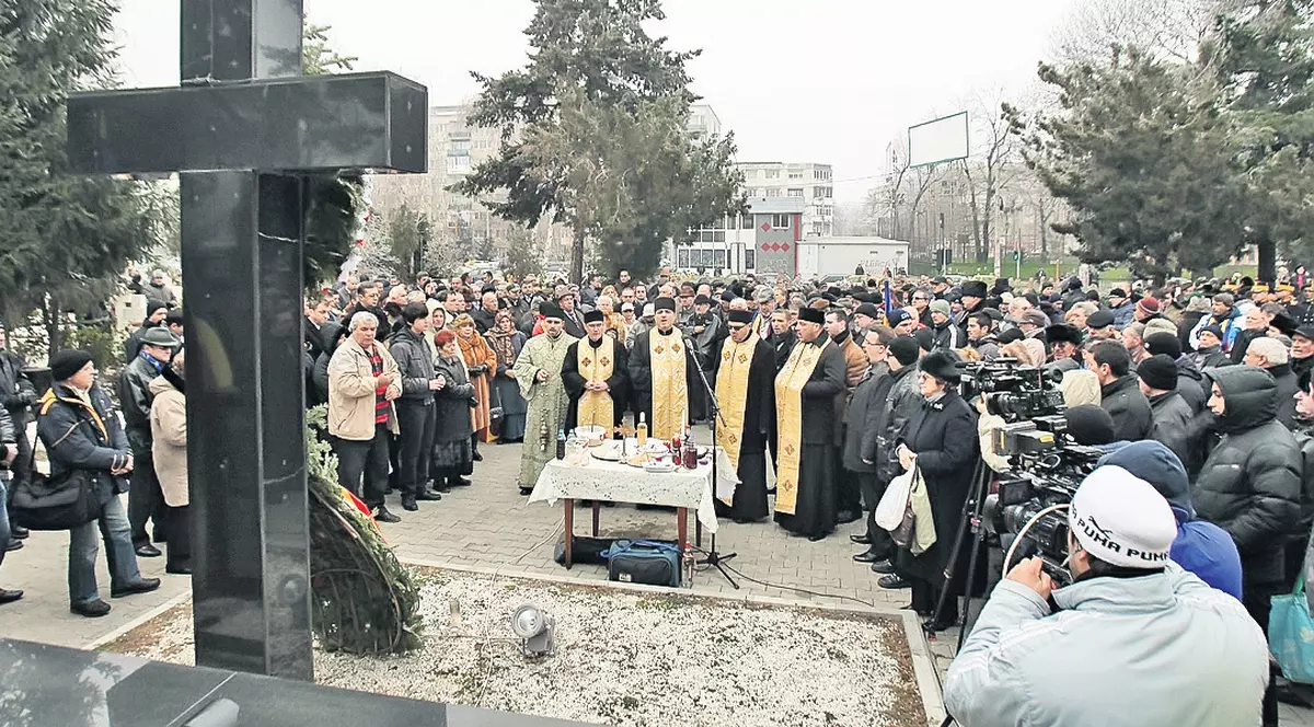 Eroii Revoluției, comemorați de sute de oameni în Capitală