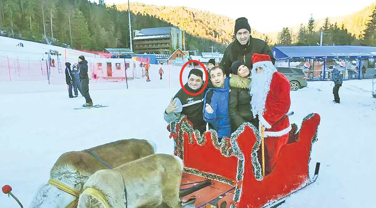 Tudorel Popa plimbă turiştii cu sania prin Azuga