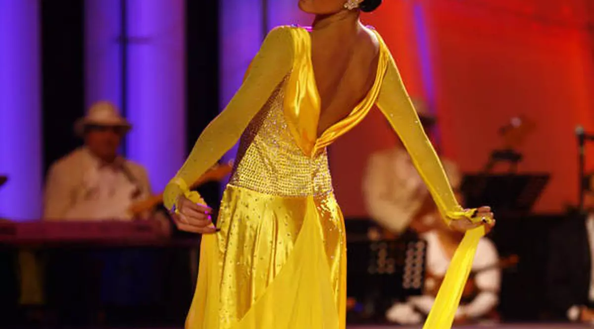 Câţi ŞTIU CÂT DE FRUMOASĂ ESTE ALINA, SORA LUI MIHAI PETRE? Iată ce PĂRERE are JURATUL despre ea! FOTO