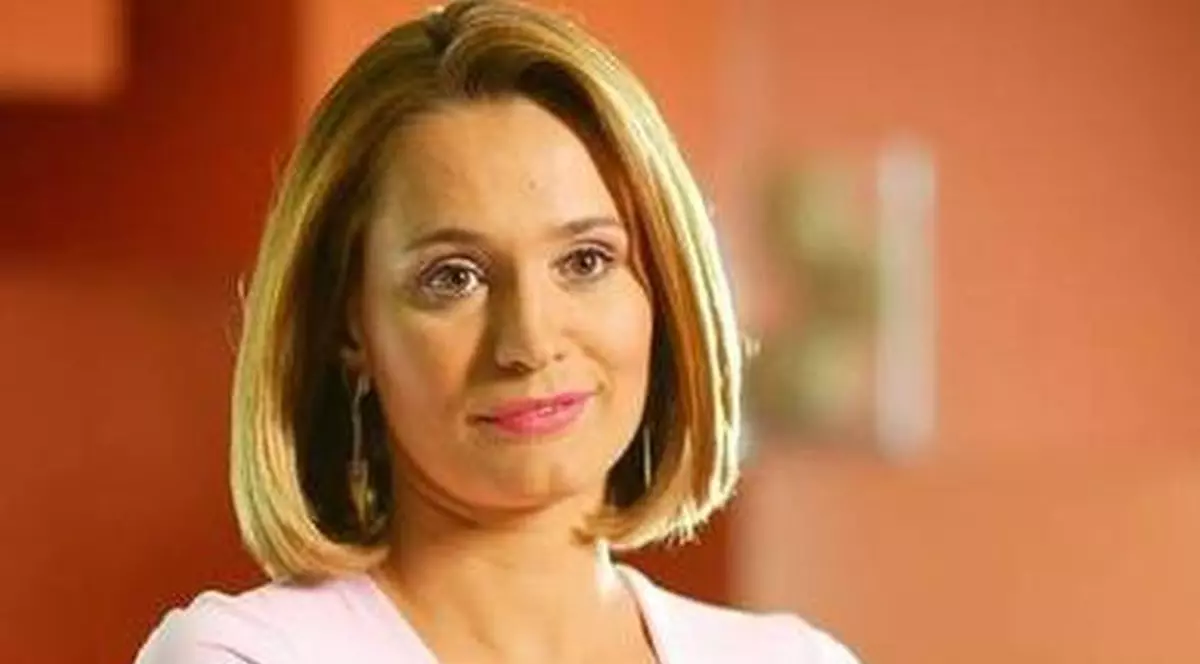 ANDREEA ESCA, DEZLĂNŢUITĂ! VEZI CE A FĂCUT DE A AJUNS SĂ SE TEAMĂ CĂ NU O SĂ MAI AIBĂ VOCE PENTRU JURNALUL DE ŞTIRI!