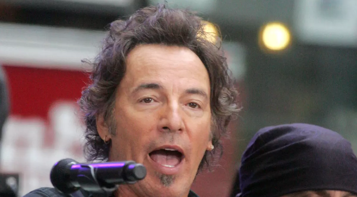 Versurile piesei "Born To Run", scrise de mână de Bruce Springsteen, vândute cu 197.000 $