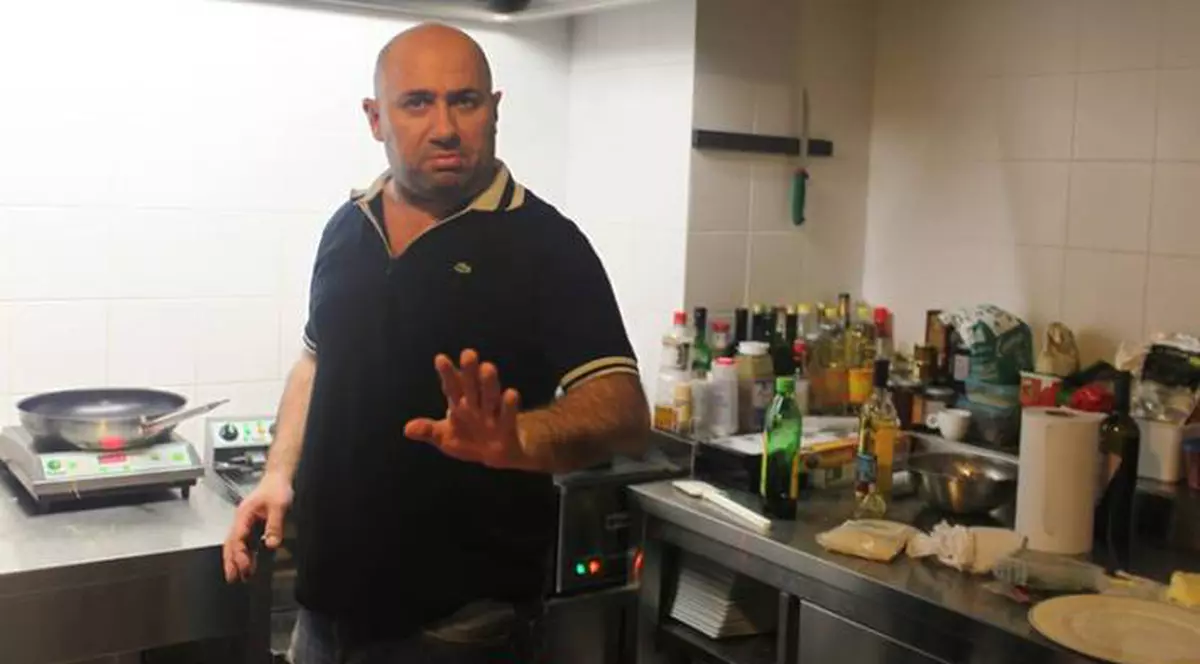 Chef Cătălin Scărlătescu A FOST DAT AFARĂ din cauza UNUI PREPARAT BANAL!