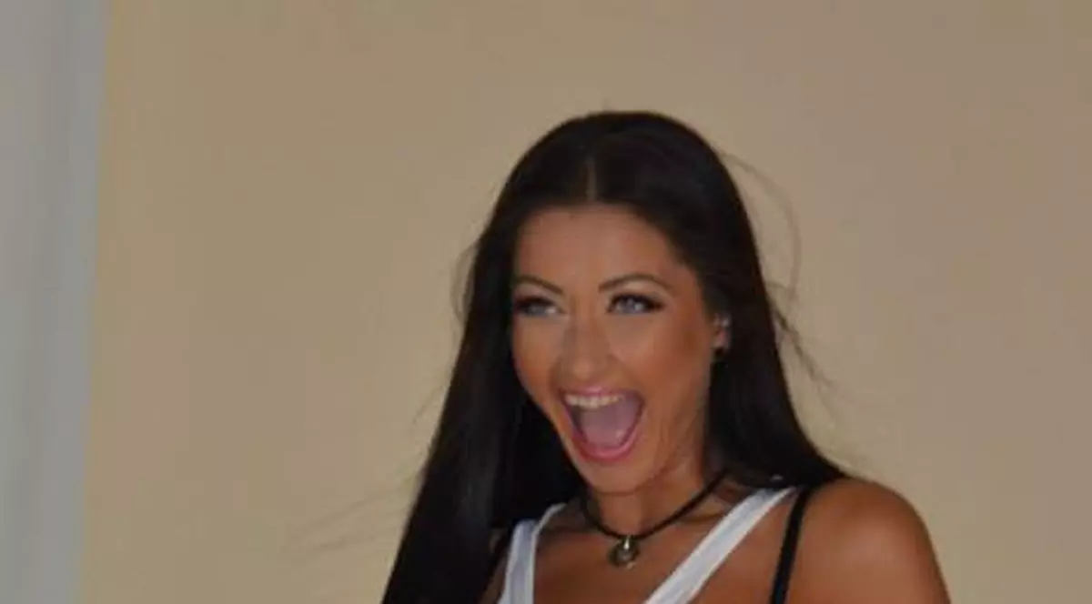 Gabriela Cristea recunoaşte că s-a înfruptat cu bunătăţi, de Crăciun! UITE CE FACE CA SĂ SCAPE DE BURTICĂ | FOTO ÎN ARTICOL