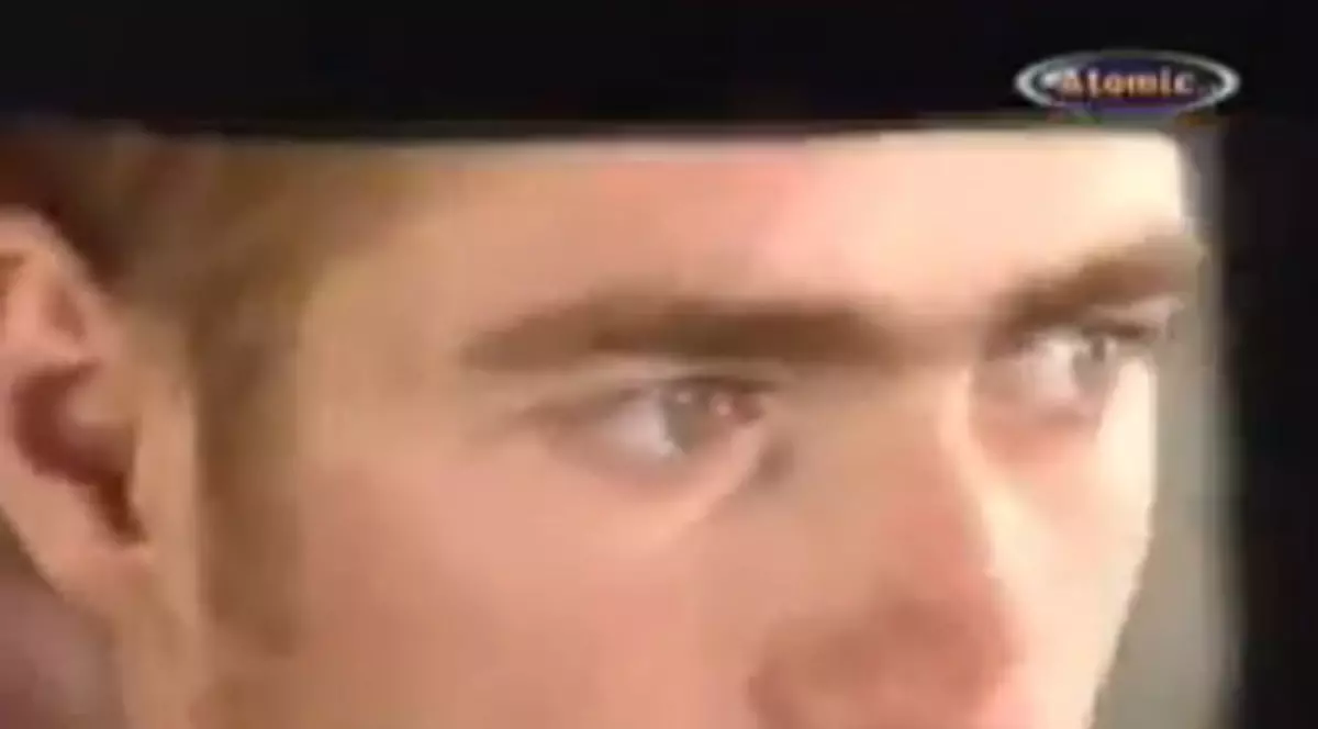 Ai ascultat LA GREU MELODIA "VINE POLIŢIA", dar nu AI ŞTIUT CĂ ESTE CÂNTATĂ DE FINALISTUL declarat "CEL MAI FRUMOS"  de la "VOCEA ROMÂNIEI"!