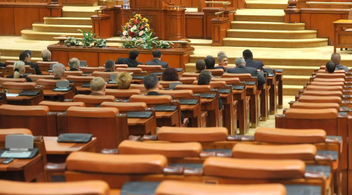 ROMÂNII SUNT REVOLTAŢI, după MODIFICAREA CODULUI PENAL. 94,5 % dintre cititorii Libertatea.ro vor DIZOLVAREA PARLAMENTULUI 