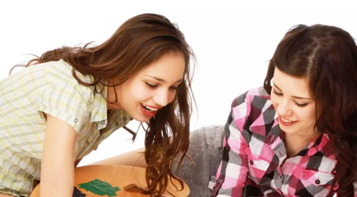 Se fac înscrieri la burse pentru tineri talentaţi, fără posibilităţi financiare