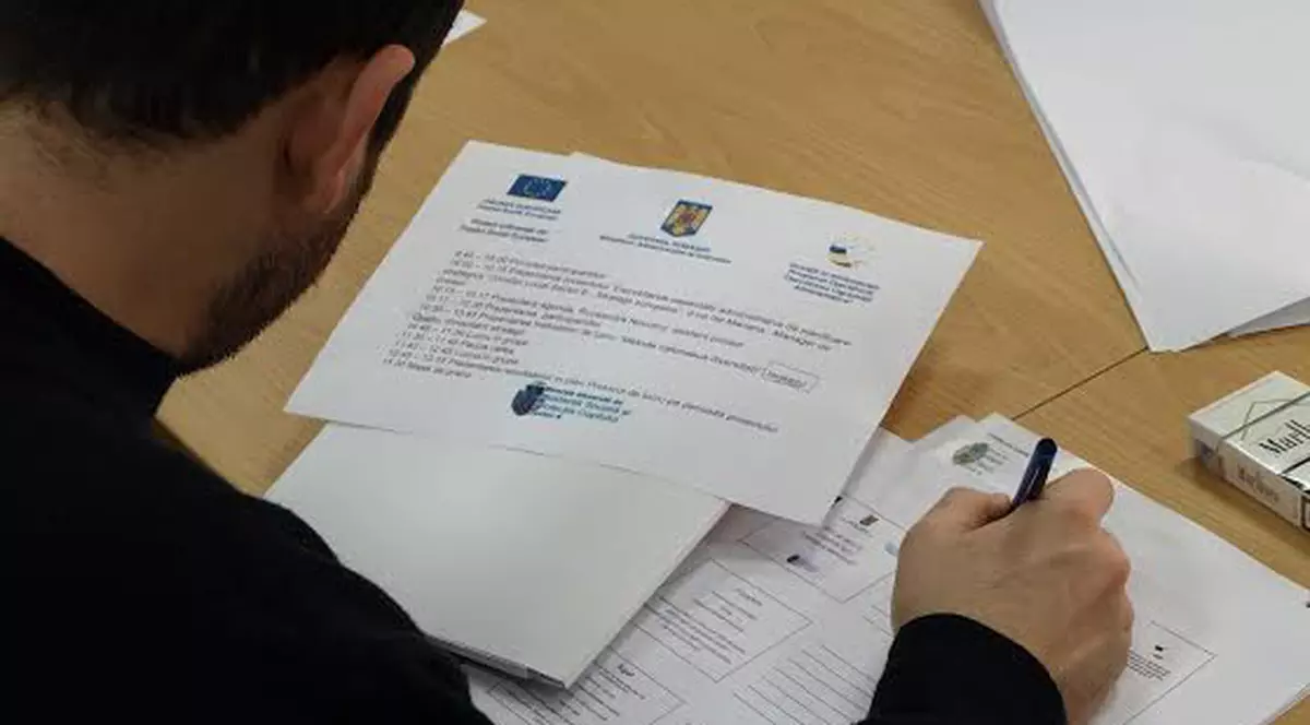 CURSURI GRATUITE şi BURSE LUNARE de 500 de lei pentru 220 de persoane!